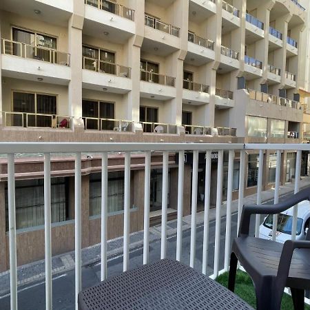 Bookarest Hostel Malta San Ġiljan Extérieur photo