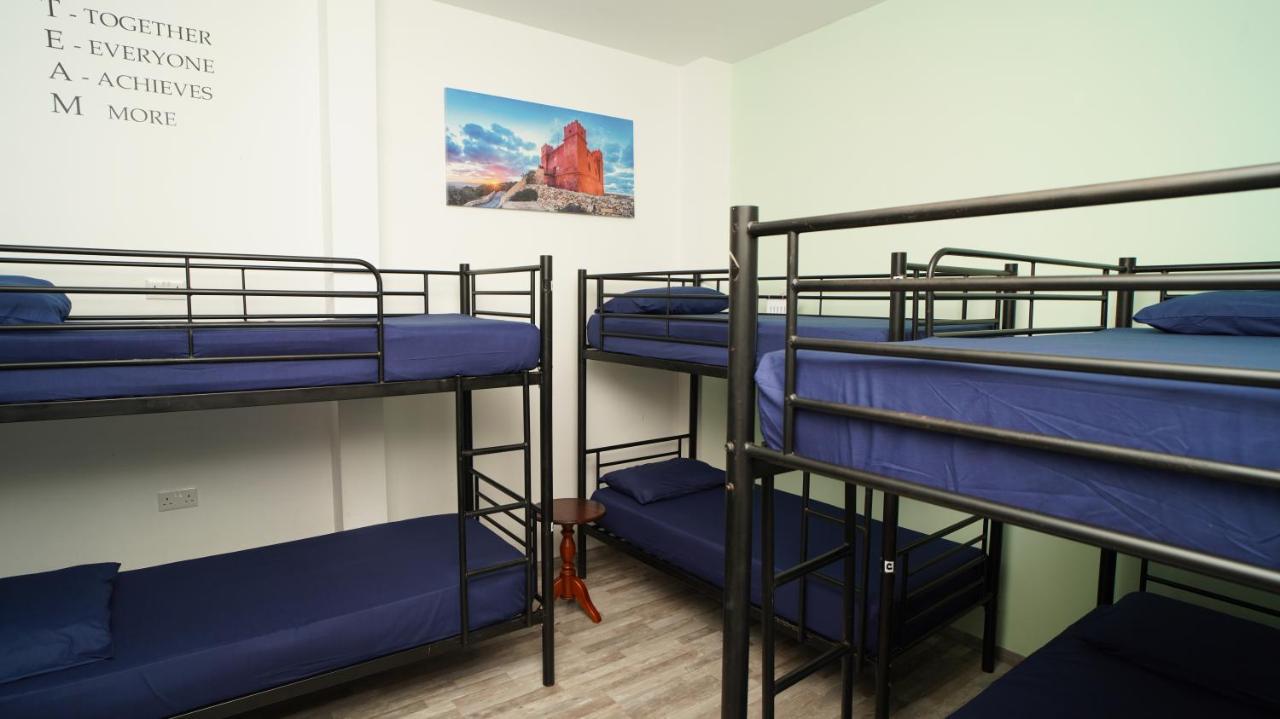 Bookarest Hostel Malta San Ġiljan Extérieur photo