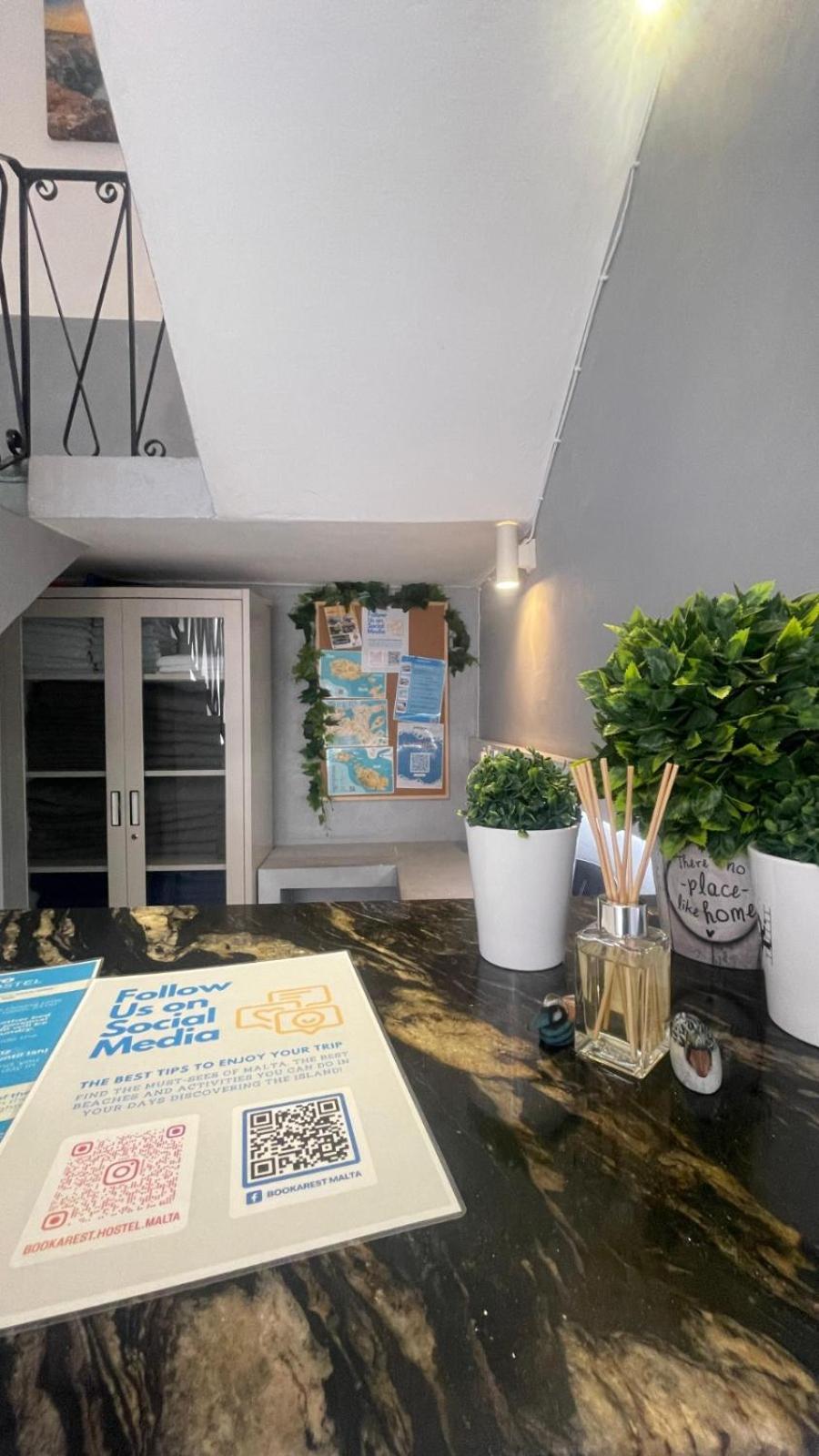 Bookarest Hostel Malta San Ġiljan Extérieur photo