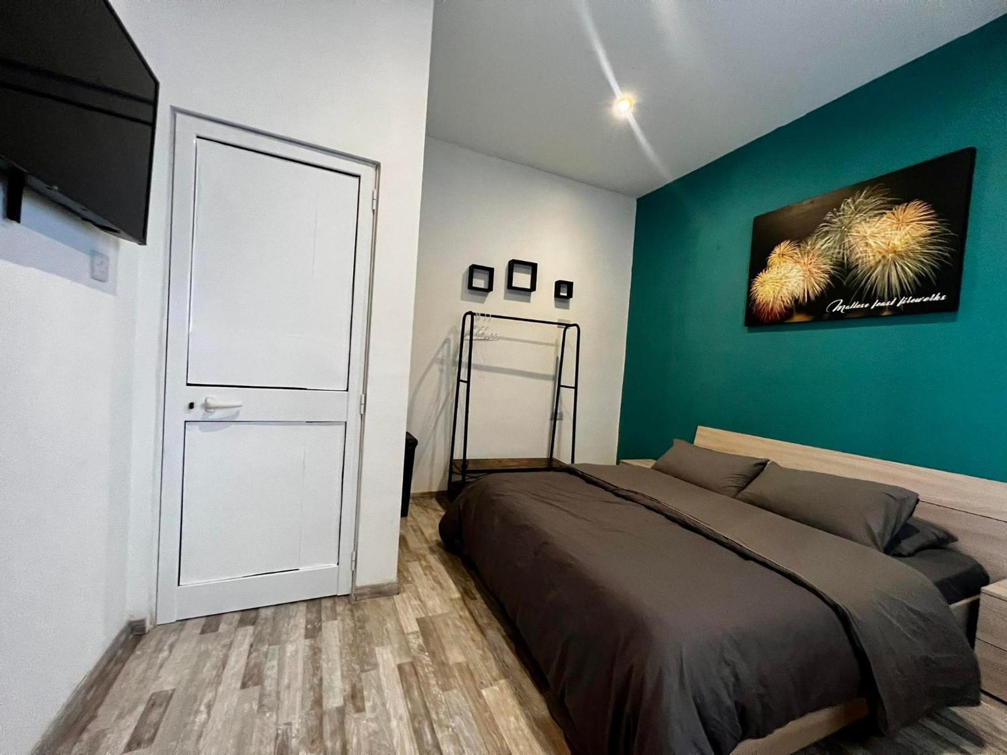 Bookarest Hostel Malta San Ġiljan Extérieur photo